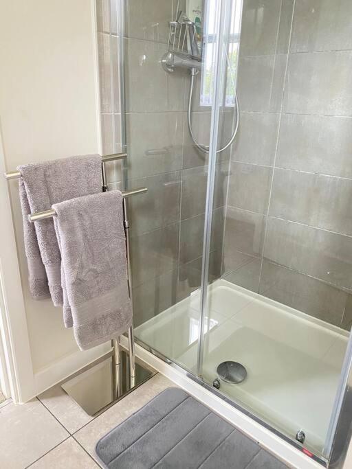 4-Room Detached Furnished Home With Parking Leicester Ngoại thất bức ảnh